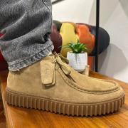 🍂 Les @clarksoriginals sont bel et bien de retour pour cette saison ! Classes et intemporelles ✨

Vous pouvez les retrouver sous plusieurs autres coloris 🤎 

#clarks #clarksoriginals #chaussures #chaussure #chaussurespourhomme #hommestyle #shoes #shoeaddict #menshoes #tendance #tendancemode #mode #modehomme #fashion #fashionstyle #leather #cuir #chaussurecuir #nubuck