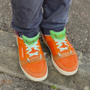 🧡 Des couleurs vives pour un look dynamique et original ! 

Ces chaussures hommes de la marque @kamogutsu orange et vertes sont un must-have pour les hommes qui osent se démarquer 💚

#kamogutsu #ChaussuresTendance #StyleUnique #chaussures #chaussurespourhomme #petillant #shoes #tendance #mode #qualityshoes