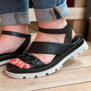 Cette année la tendance c'est les plateformes ! 👡

Vous en pensez quoi ? 

#shoes #mjus #sandale #plateforme #sandalewoman #sandaleplateforme #tendance