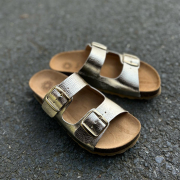 Prête pour les beaux jours avec ces sandales dorées ! 

Qui est fan de cette tendance ? 🌞 

#summer #dore #plate #birk #iam #sandaleplate #or #shoes #shoesforsummer #shoesstyle #shoeshoeshoes #newcollection #website