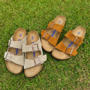 ☀️ L’été est enfin arrivé et nos pieds méritent le meilleur ! ☀️ Découvrez nos sandales Arizona en cuir velours de chez @birkenstock, parfaites pour allier style et confort ! 

🤎 #1 : La classique intemporelle en couleur Camel, idéale pour toutes vos aventures estivale.
🩶 #2 : Le chic discret en gris, pour une touche d’élégance décontracté. 

#birkenstock #sandale #sandalestongs #nubuck #confort #chaussures #shoes #fashion #style #styleété #mode
